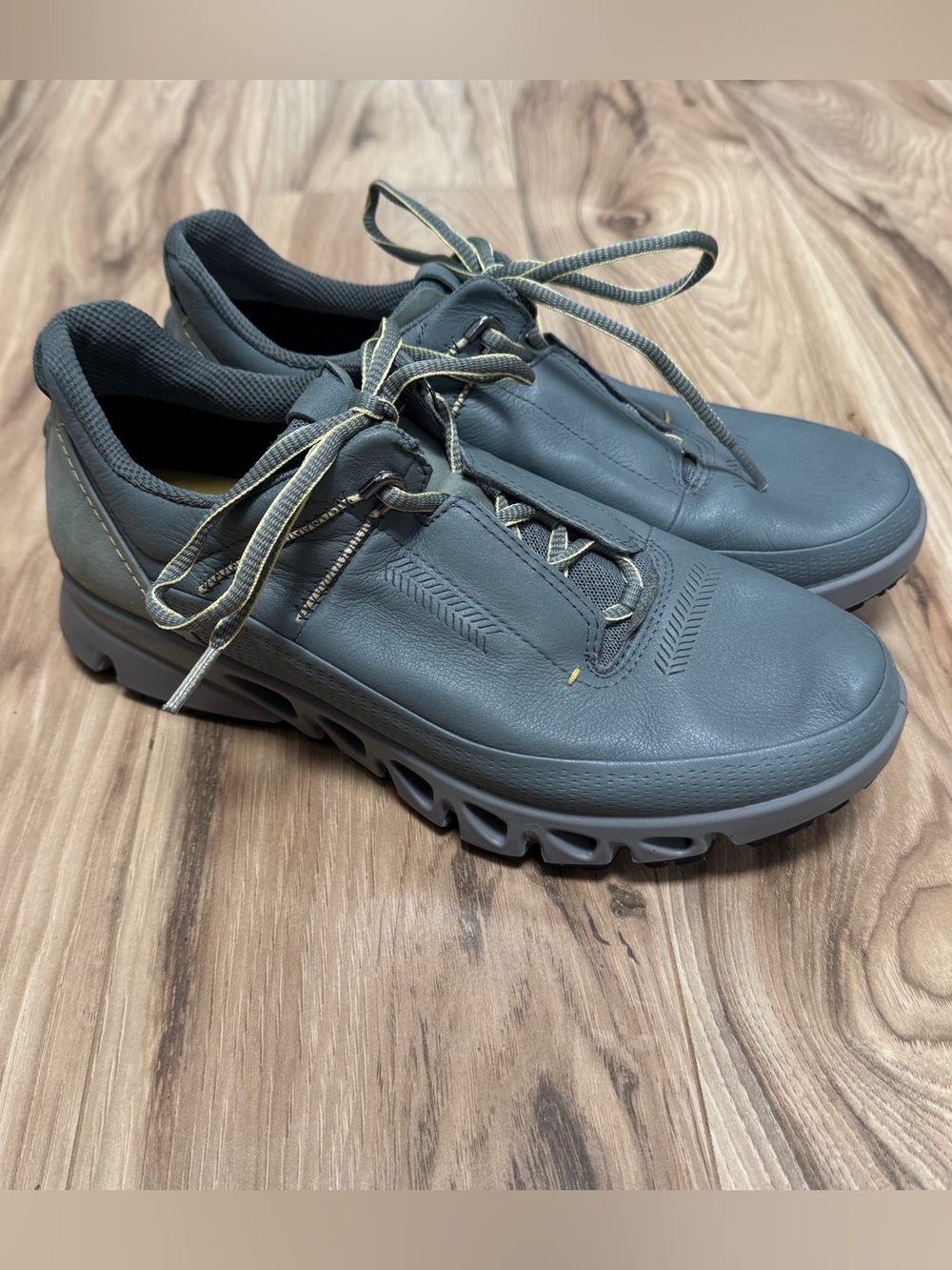 ECCO Women's Grey Multi Vent GTX Surround Leather Sneakers Waterproof EU40 US 9